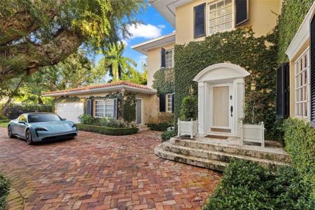 811 E Dilido Dr