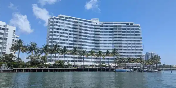 20 Island Ave
