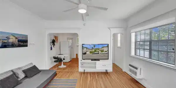 717 Espanola Way