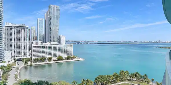 1900 N Bayshore Dr