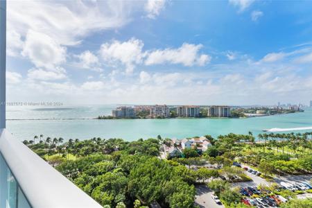 100 S Pointe Dr