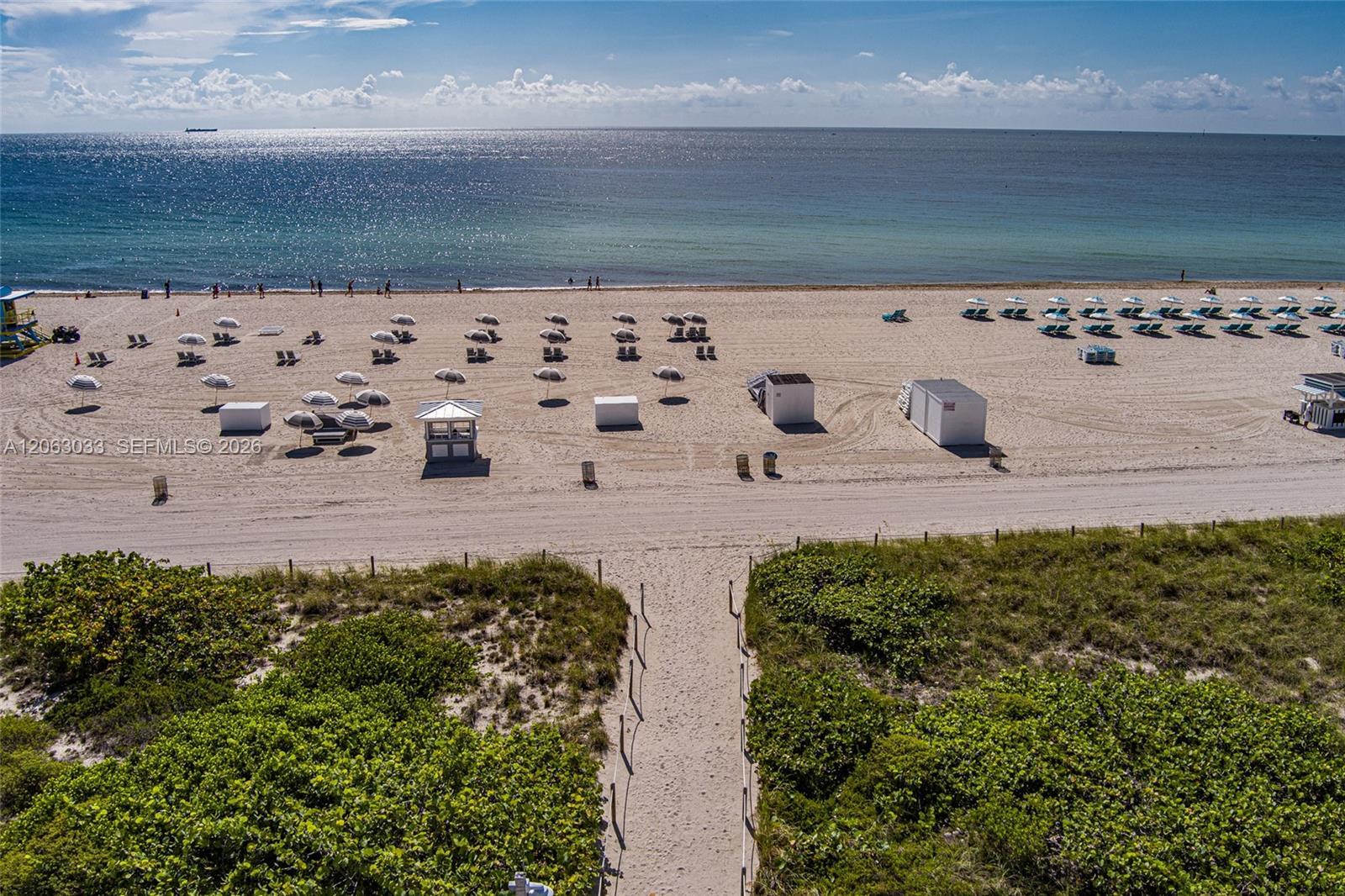 Image 2: Diret access to beach