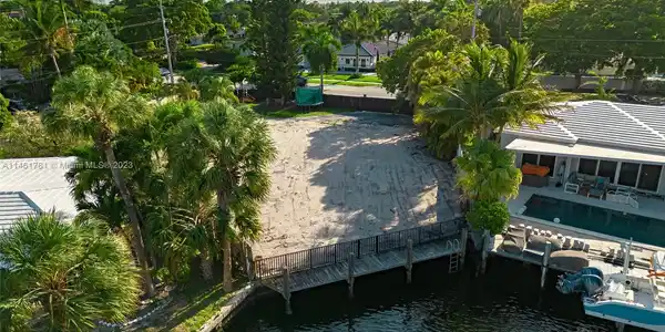 2524 Bayview Dr