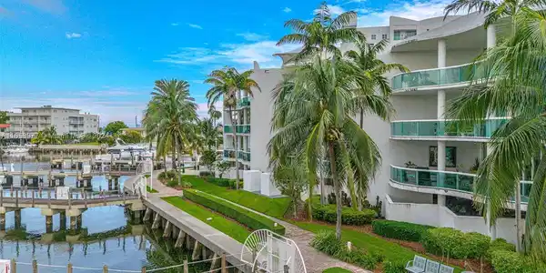 7914 Harbor Island Dr