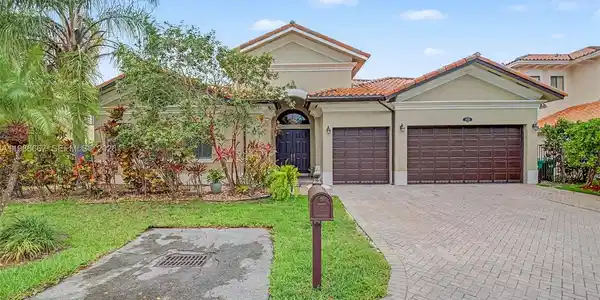19528 SW 79th Pl
