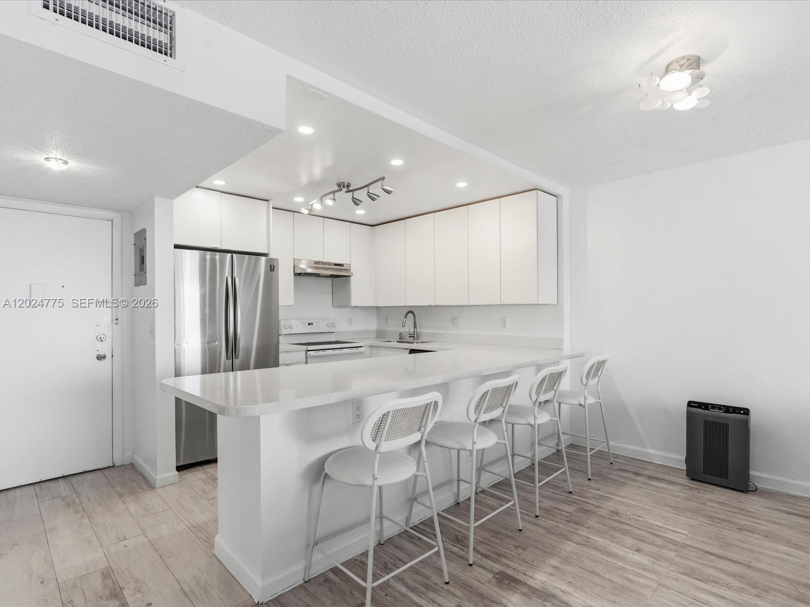 Image 3: Open Kitchen