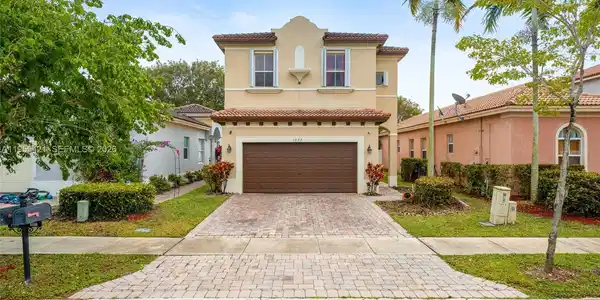 1097 NE 40th Rd