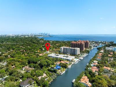 111 Edgewater Dr