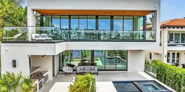 9056 Bay Dr
