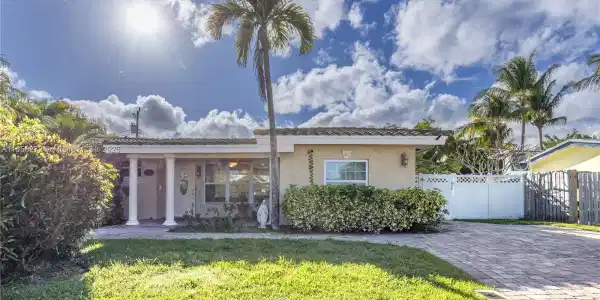 743 SE 10th Ter