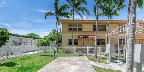 1701 N Treasure Dr