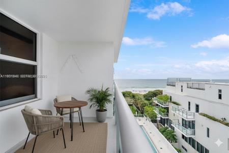 9511 Collins Ave
