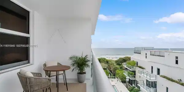 9511 Collins Ave