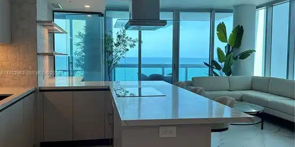 6899 Collins Ave