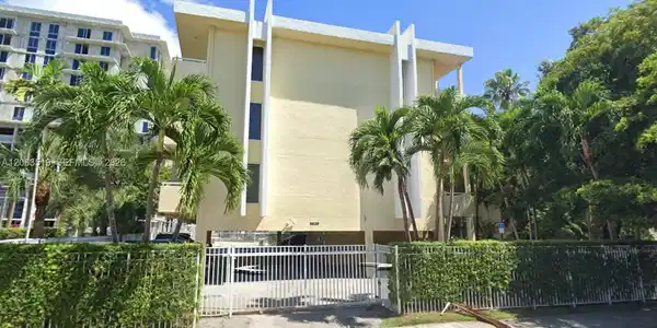 5839 SW 74th Ter