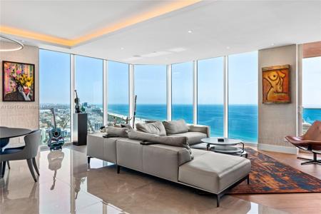 300 S Pointe Dr