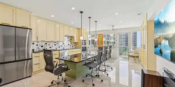 3233 NE 34th