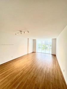 800 Parkview Dr