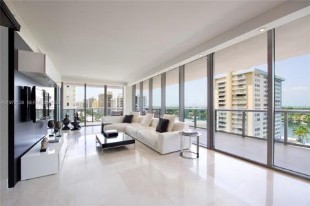 5875 Collins Ave