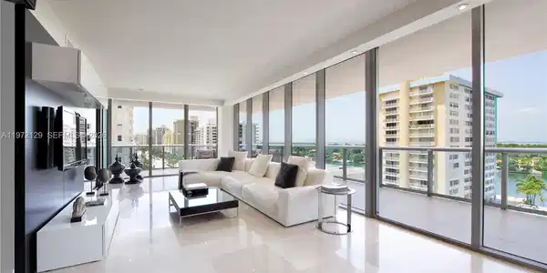 5875 Collins Ave