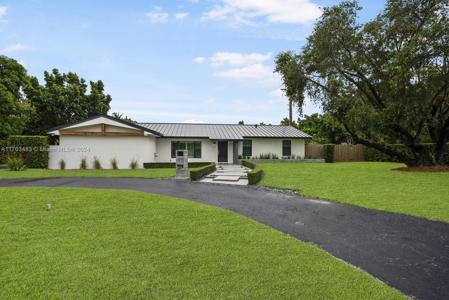 8705 SW 176