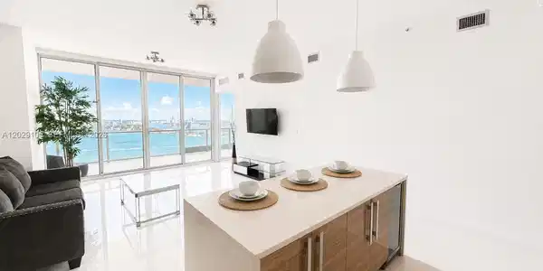 2020 N Bayshore Dr