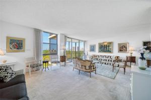 20379 W Country Club Dr