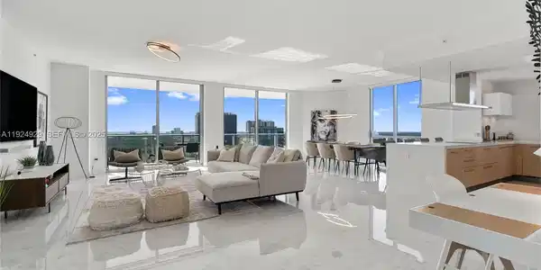 17111 Biscayne Blvd