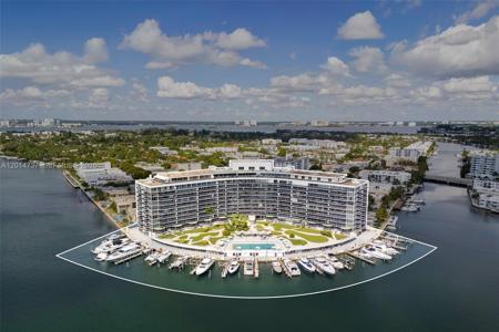 900 Bay Dr