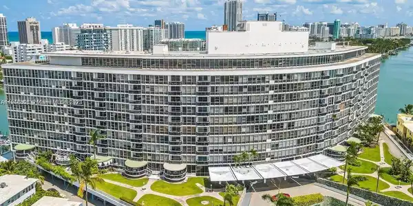 900 Bay Dr