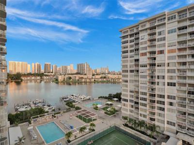 18051 Biscayne Blvd