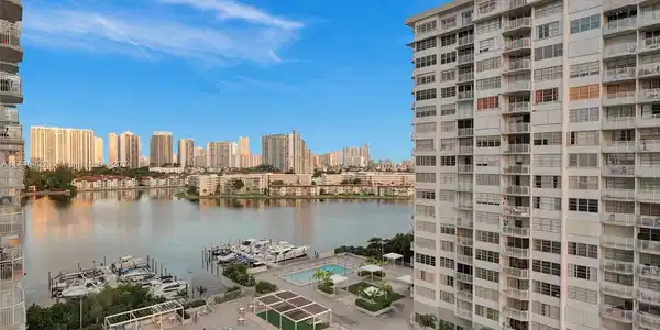 18051 Biscayne Blvd