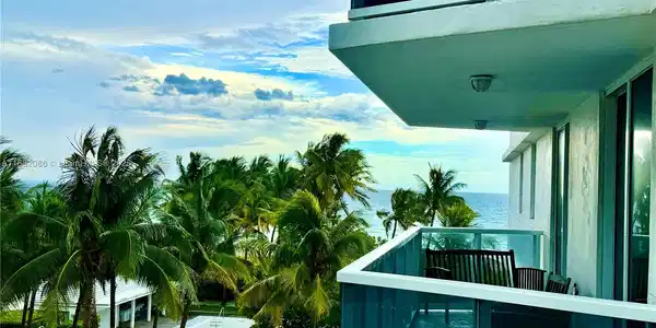 2401 Collins Ave