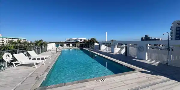 Image 4: Jacuzzi