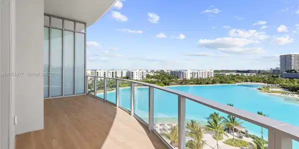 2411 Laguna Cr