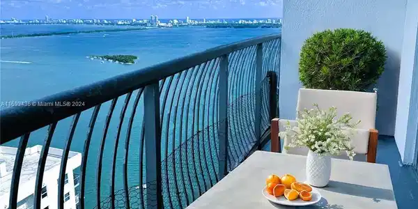 1750 N Bayshore Dr