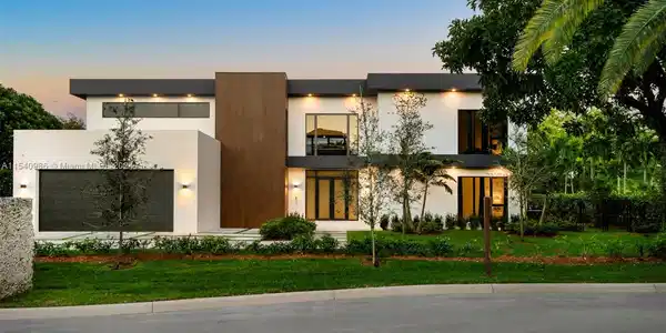 9595 SW 72 Ct