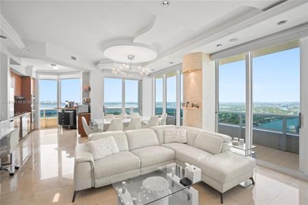 4775 Collins Ave
