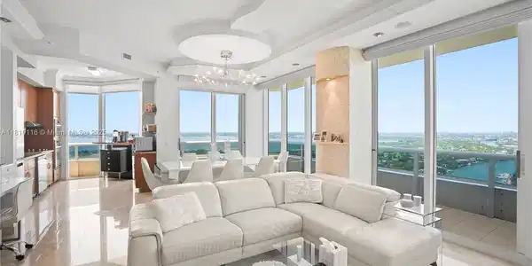 4775 Collins Ave