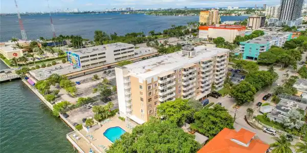 1455 Treasure Dr Unit 1R