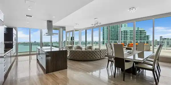 2020 N Bayshore Dr