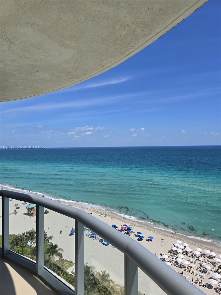 Image 4: Fabulous Balconys