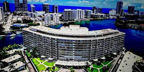 900 Bay Dr