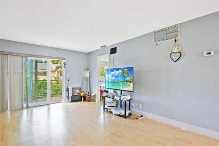 2115 NE 42nd Ct