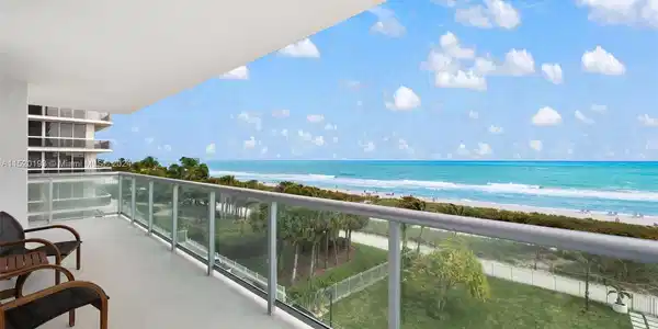 9511 Collins Ave