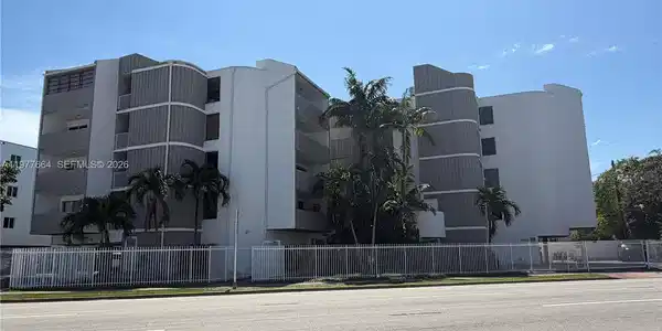 2000 Biarritz Dr