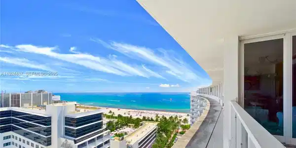 100 Lincoln Rd