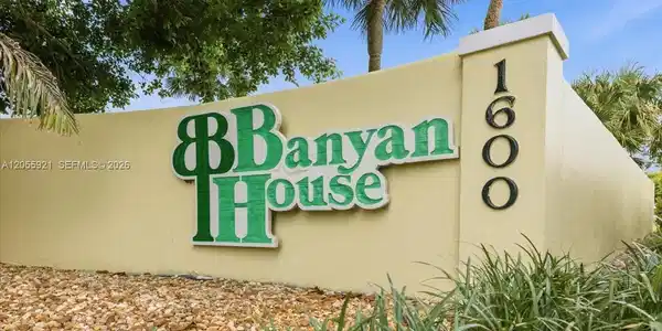 1600 SE Saint Lucie Blvd