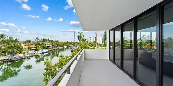 9660 W Bay Harbor Dr Unit 4E