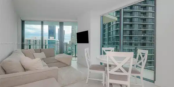 501 NE 31st St